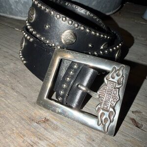 Harley-Davidson Men's Black Leather Studded Belt Size 44 Metal Buckle Logo